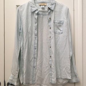 CHAMBRAY BUTTON-DOWN SHIRT